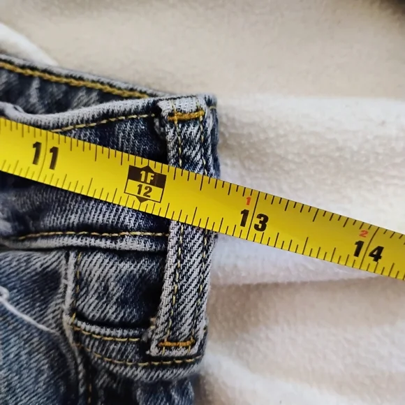 Stylish Distressed Blue Straight Leg Ripped Jeans for Women - Picture 11 of 14